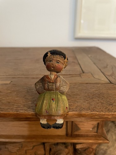Alte figur geschnitzt sitzend - alte,