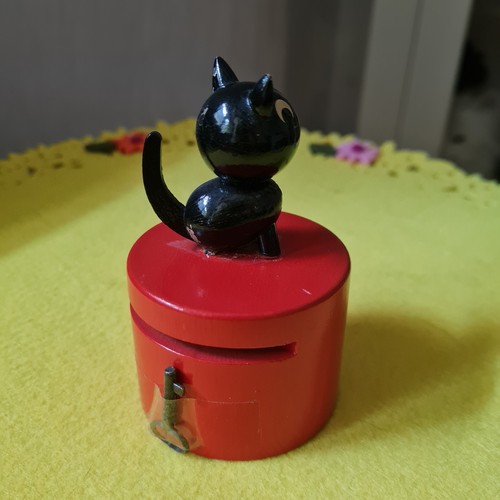 Alte kleine holzspardose mit - kleine,