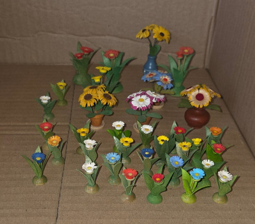 Konvolut aus miniaturblumen - aus, 34