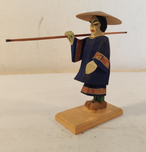 Handgeschnitzte holzfigur - handgeschnitzte,