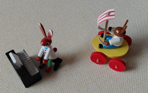 Zwei kleine hasen miniaturen - zwei,